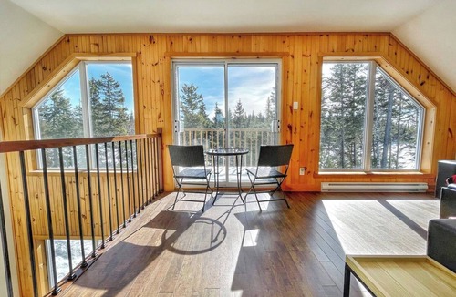 Saint-Paul-de-Montminy Ski Chalet | ESKER NATURE TWO BEDROOMS & MEZZANINE LAKE VIEW ACCESS TO SPA, SAUNA & YURT