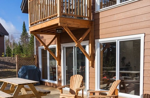 Saint-Paul-de-Montminy Ski Chalet | ESKER NATURE TWO BEDROOMS & MEZZANINE LAKE VIEW ACCESS TO SPA, SAUNA & YURT