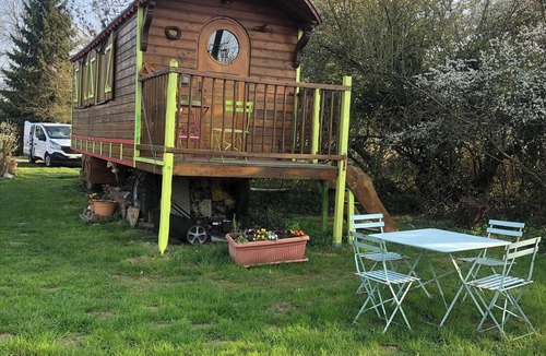 Potelle Ski Chalet | Esmeralda trailer. Unusual accomodation 2/4 persons