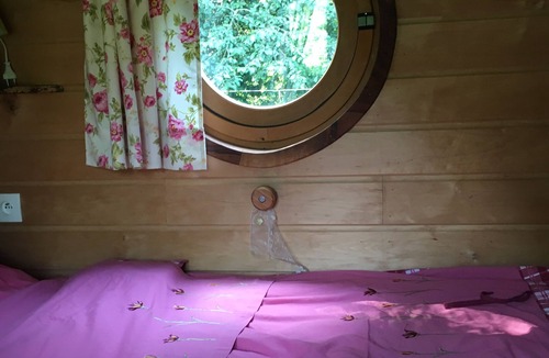 Potelle Ski Chalet | Esmeralda trailer. Unusual accomodation 2/4 persons