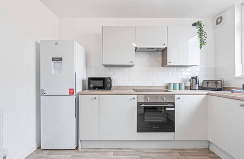 Cribbs Causeway Apartment | Esmerelda | Sleeps 8 | Contractors | Free Parking