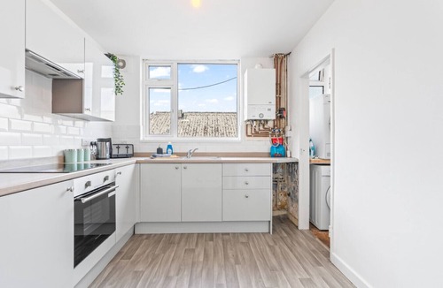 Cribbs Causeway Apartment | Esmerelda | Sleeps 8 | Contractors | Free Parking