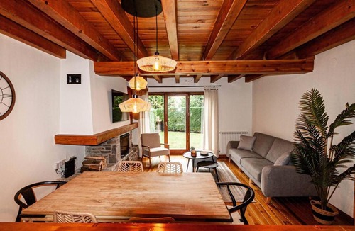 Salardu Apartment | Espacioso Apartamento con Jardín en Salardú