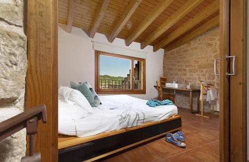 Lledo House | Espacioso pajar con chimenea y BBQ en el Matarraña