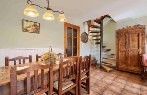 Pardines Apartment | Espaiós apartament en família