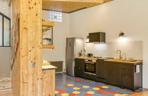 Terrades Apartment | Espai Temps - Art Home: Loft luminoso con terraza y arte en el Ampurdán