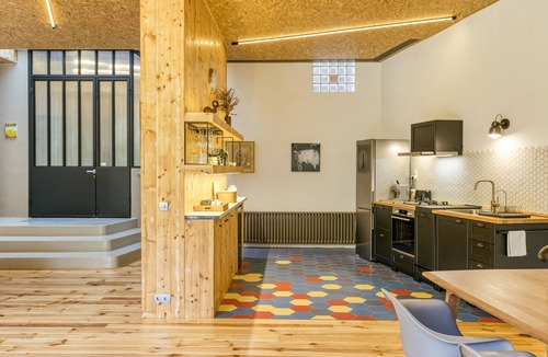 Terrades Apartment | Espai Temps - Art Home: Loft luminoso con terraza y arte en el Ampurdán