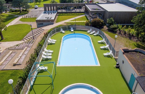 Espalion Apartment | Espalion, pleasant accommodation 5 people, heated swimming pool, ideal for families