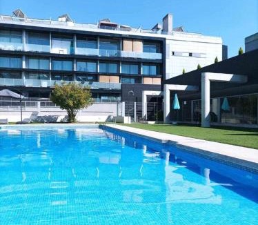Villa de Vallecas Apartment | Espectacular apartamento con piscina y garaje.