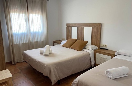 Navarres Cottage | Espectacular Casa en el Lago Playamonte, Ideal Para Familias