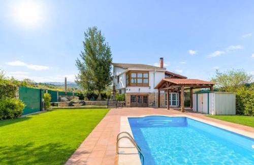 Ultzama House | Espectacular casa rural con piscina en el Baztan