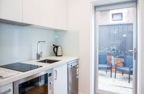 Ashfield Apartment | Esperanza Gardens A Stylish Victorian Studio