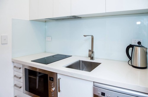 Ashfield Apartment | Esperanza Gardens A Stylish Victorian Studio