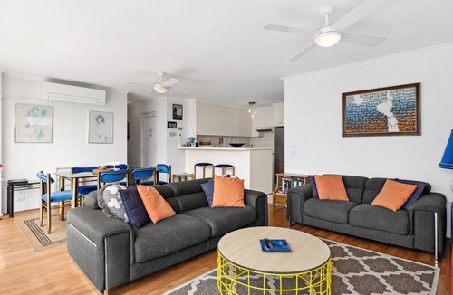 Torquay Apartment | Esplanade Absolute Beach Frontage 12-20