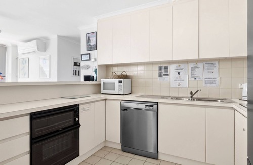 Torquay Apartment | Esplanade Absolute Beach Frontage 12-20