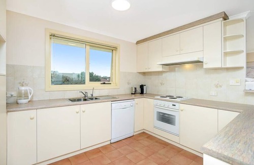 Middleton House | Esplanade Escape - Beachfront, Whale Watching