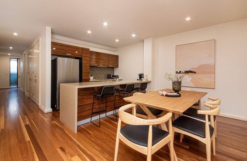 Brighton Apartment | Esplanade Escape to the Brighton Beach Boxes