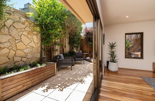 Brighton Apartment | Esplanade Escape to the Brighton Beach Boxes