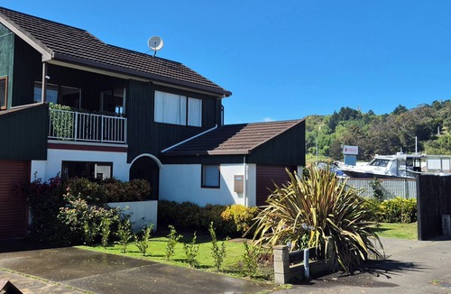 Gisborne House | Esplanade Townhouse