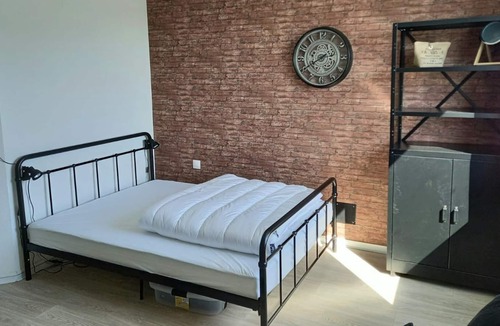 Chasseneuil-du-Poitou Apartment | Esprit Industriel au Pied du Futuroscope