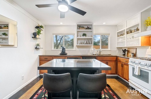 South Manchaca House | Essence of Austin | Fully Equipped + Stylish Abode