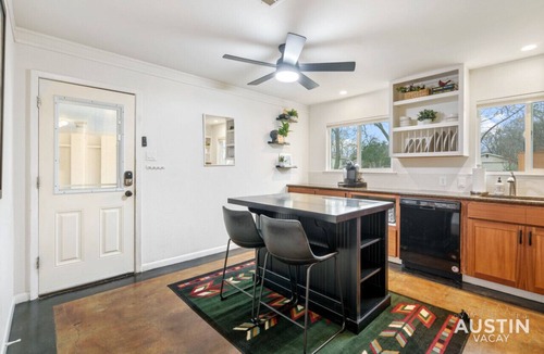 South Manchaca House | Essence of Austin | Fully Equipped + Stylish Abode