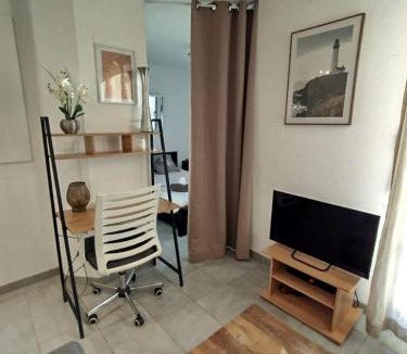 Sept Deniers Apartment | Essential Near stadium Air conditioning et Private parking