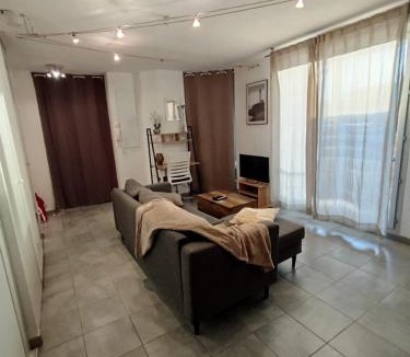 Sept Deniers Apartment | Essential Near stadium Air conditioning et Private parking