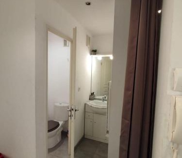 Sept Deniers Apartment | Essential Near stadium Air conditioning et Private parking