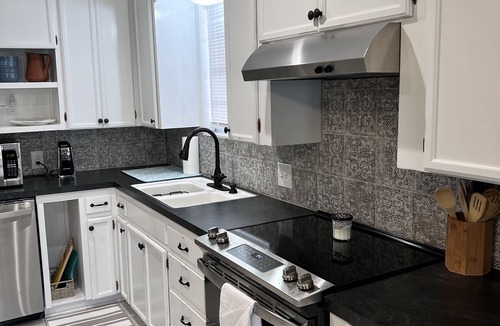 Temple House | Established quiet neighborhood, centrally located well appointed home