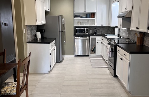 Temple House | Established quiet neighborhood, centrally located well appointed home