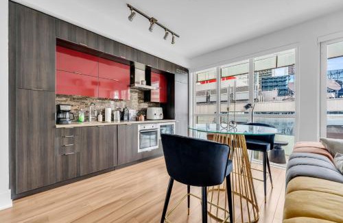 Toronto Entertainment District Apartment | Estate 1 Bedroom Condo Front Street West