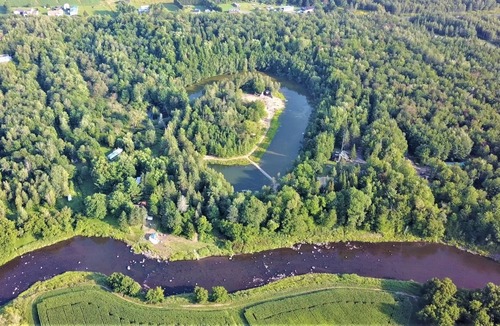 Saint-Samuel House | Estate In Private forest Center Quévbec
