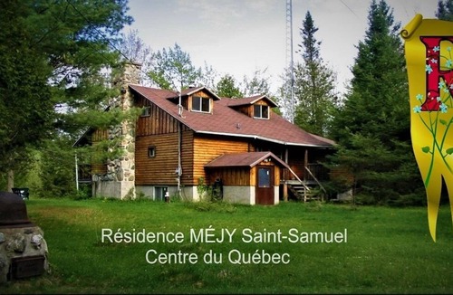 Saint-Samuel House | Estate In Private forest Center Quévbec
