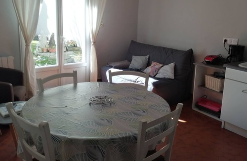 Esterre Apartment | Esterre Luz Saint Sauveur: House with character