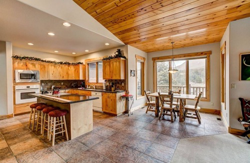 Estes Park House | Estes Elk House-Large Family Home with Hot Tub and Views!