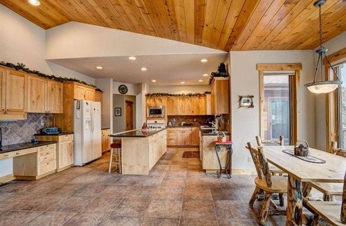 Estes Park House | Estes Elk House-Large Family Home with Hot Tub and Views!