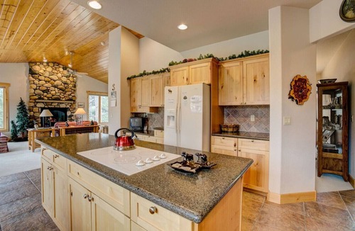 Estes Park House | Estes Elk House-Large Family Home with Hot Tub and Views!