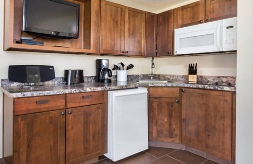Estes Park Apartment | Estes Park | Mountain Basecamp | Hot Tub & Fireplace