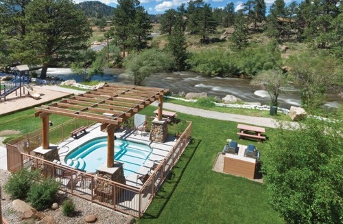 Estes Park Apartment | Estes Park | Mountain Basecamp | Hot Tub & Fireplace