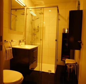 Horgen District House | Esther's Homestay - Big Room 26m2 chez l'habitant