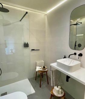 Gorraiz House | Estilosa casa golf suites