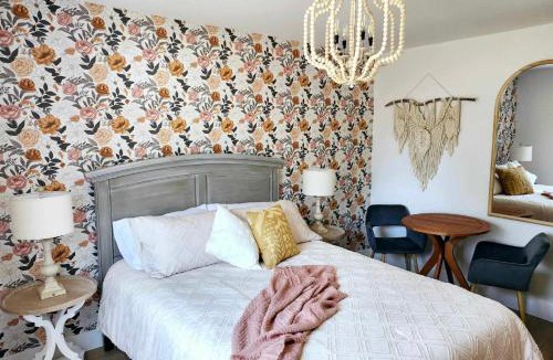 Petite-Riviere-de-l'Ile Hotel | Estrella Glamping