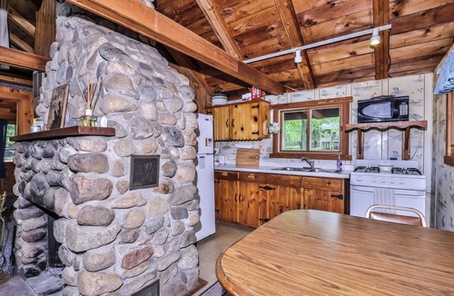 St Germain Cottage | Estrold's Resort- Pine Cabin