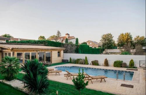 Nuevo Baztan House | Estudio Moderno Piscina Barbacoa Parejas Amigos Gym Sauna