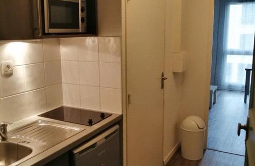 Poitiers Apartment | Eté 2022 - Studio meublé résidence 3 étoiles avec piscine intérieure - place parking privé comprise