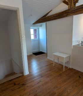 Saint-Denis-la-Chevasse House | Etage Maison