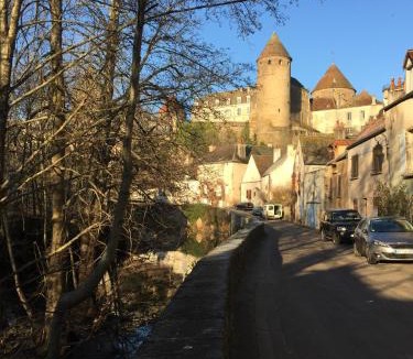 Semur-en-Auxois House | Etape du Pont Pinard