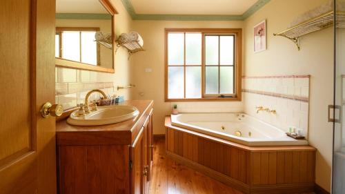 Drummond House | Ethel - Drummond Park Cottages