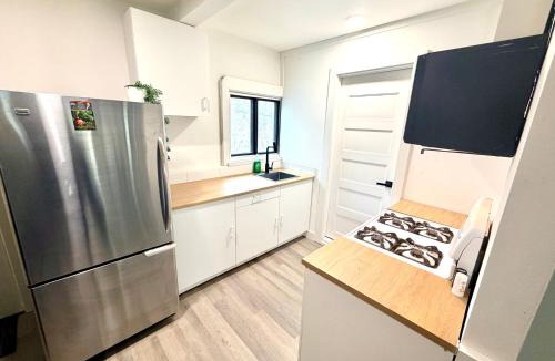 New Toronto Apartment | Etobicoke Escape